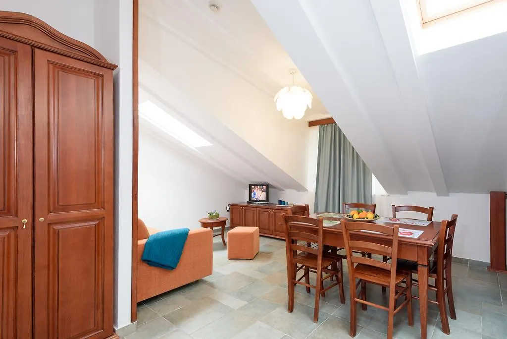 **** בית הארחה טרוגיר Villa Meri קרואטיה